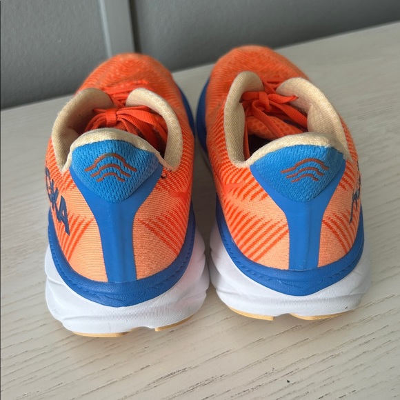 Hoka Men's Clifton 9 in the Vibrant Orange/Impala color 9.5 - Picture 2 of 8